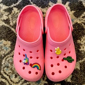 Cutie Crocs 🐊🌷